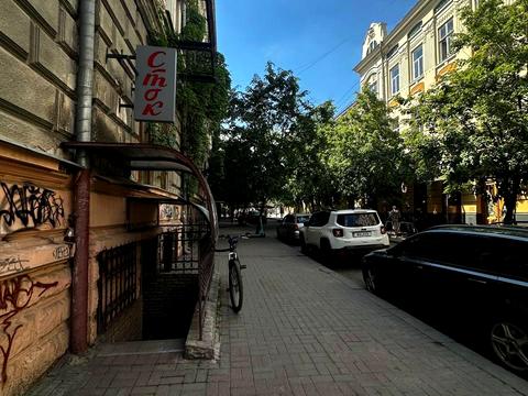 комерційна за адресою Міцкевича пл., 10