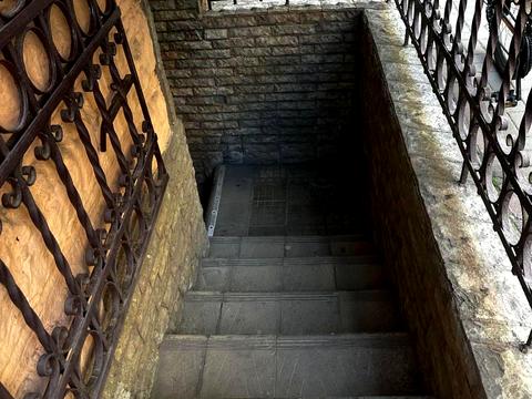 комерційна за адресою Міцкевича пл., 10
