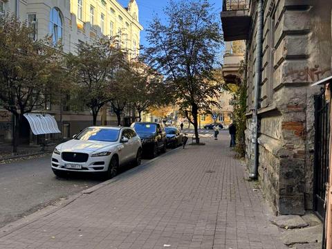 комерційна за адресою Міцкевича пл., 10