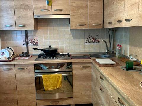 квартира за адресою Михайла Комарова вул., 2а
