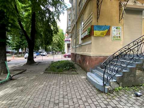 комерційна за адресою Гнатюка, 2