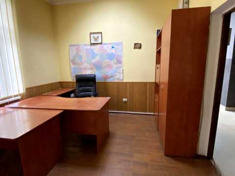 комерційна за адресою Гнатюка, 2