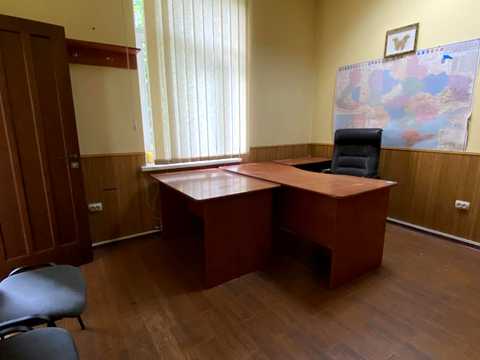комерційна за адресою Гнатюка, 2