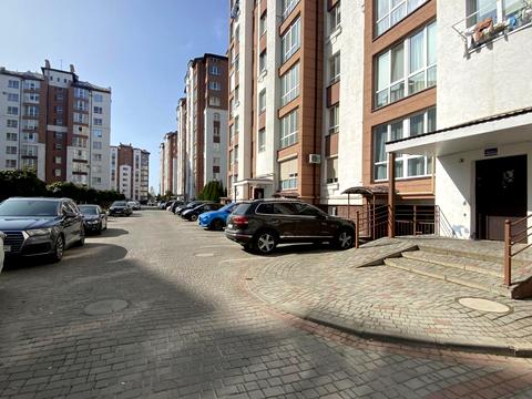 комерційна за адресою с. Крихівці, Двірська вул., 30