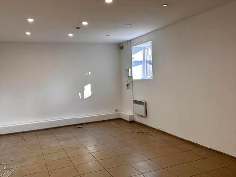 комерційна за адресою с. Крихівці, Двірська вул., 30