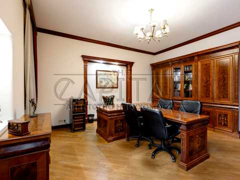 комерційна за адресою Київ, Лютеранська вул., 8