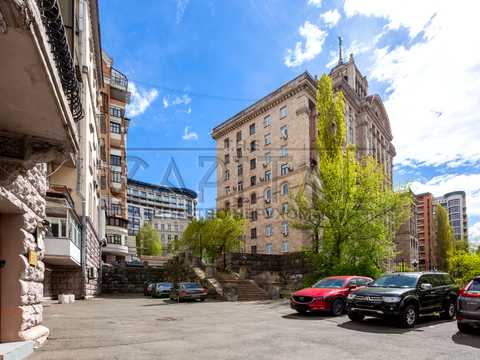 комерційна за адресою Київ, Лютеранська вул., 8