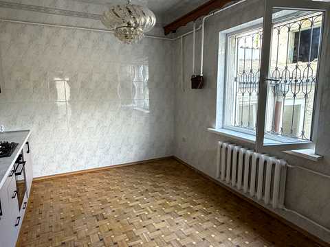 будинок за адресою Петра Каришковського вул. (Еліна)