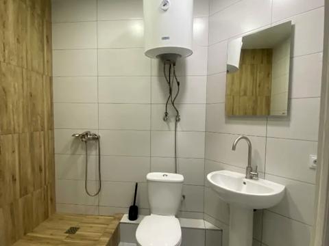 комерційна за адресою Ніла Армстронга вул. (Казакова), 3