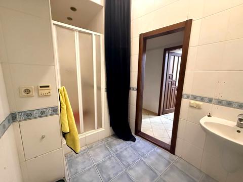 комерційна за адресою Шевченка вул., 33