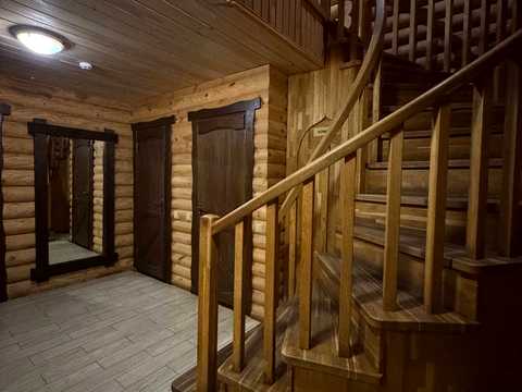 коммерческая по адресу Івана Франка, 1