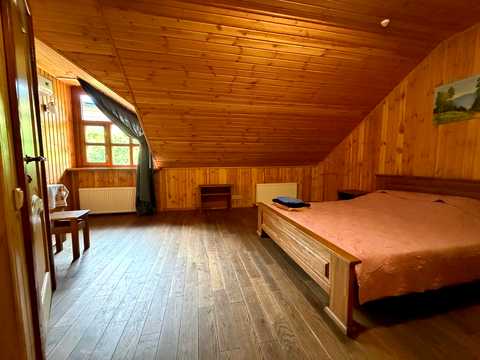 коммерческая по адресу Івана Франка, 1