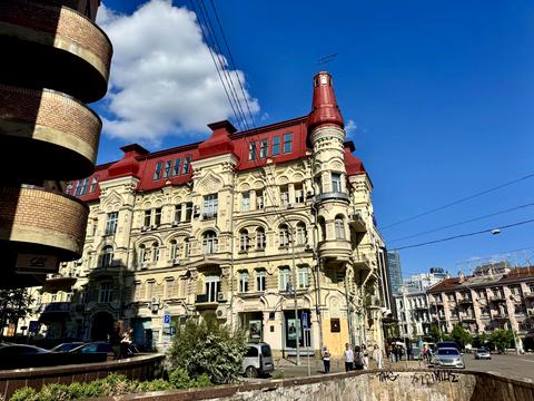 комерційна за адресою Євгена Чикаленка вул. (Пушкінська), 42/2