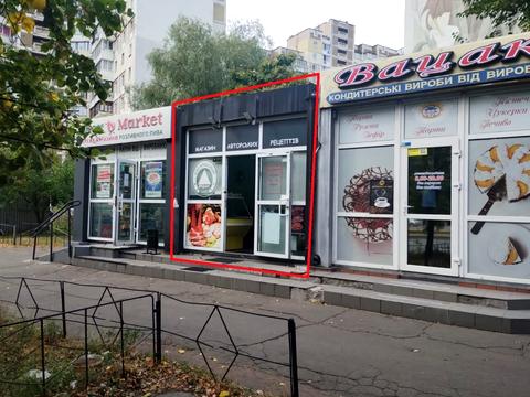 комерційна за адресою Анни Ахматової, 4