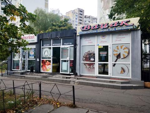 комерційна за адресою Анни Ахматової, 4