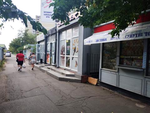 комерційна за адресою Анни Ахматової, 4