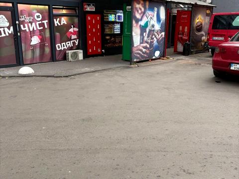 комерційна за адресою Лариси Руденко вул., 6А