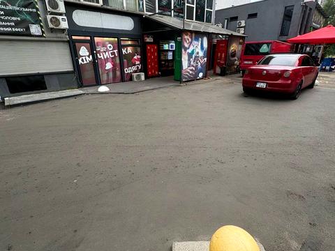 комерційна за адресою Лариси Руденко вул., 6А