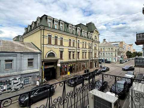 комерційна за адресою Хорива вул., 21