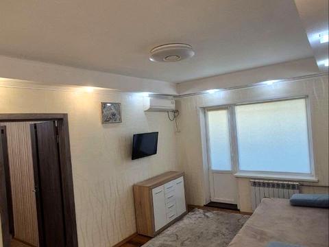 квартира за адресою Шкільна вул. (Героїв Сталінграда), 42