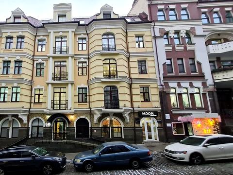 комерційна за адресою Воздвиженська вул., 45