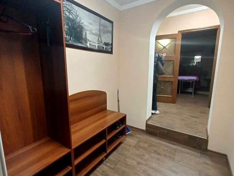 комерційна за адресою Космонавтів вул., 52