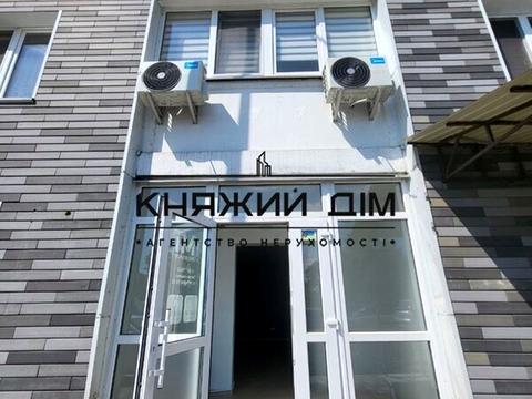 комерційна за адресою Ревуцького вул., 54