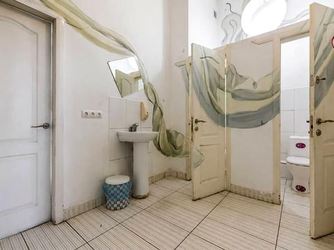 комерційна за адресою Червоної Калини просп. (Володимира Маяковського), 15