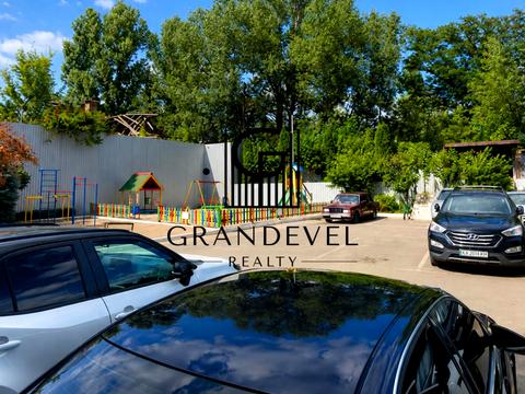 комерційна за адресою Київ, Світлицького вул., 35