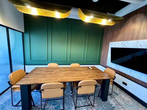 комерційна за адресою Кловський узвіз, 7a
