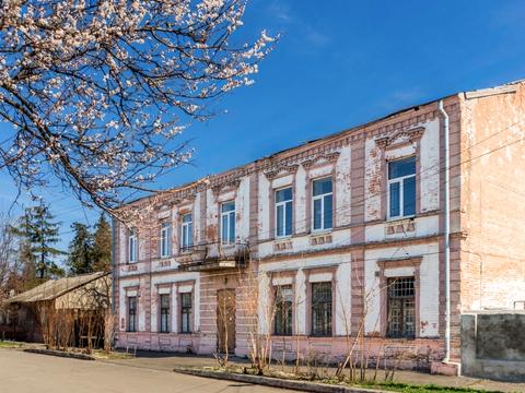 комерційна за адресою Українська вул., 23