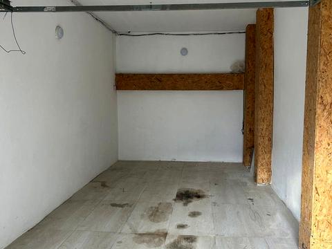 паркомісце за адресою Височана вул., 18 к25