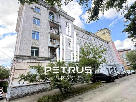 комерційна за адресою Нагірна вул., 8/32