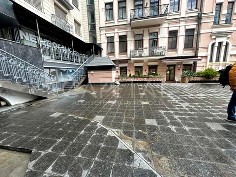 комерційна за адресою Велика Житомирська вул., 20