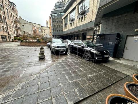 комерційна за адресою Велика Житомирська вул., 20