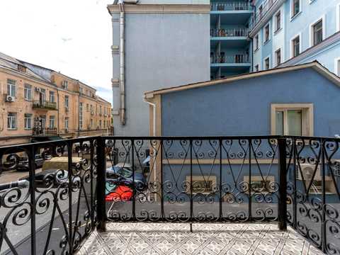 комерційна за адресою Хорива вул., 21