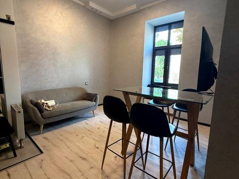 квартира за адресою Патріарха Димитрія Яреми вул. (Антона Чехова), 3