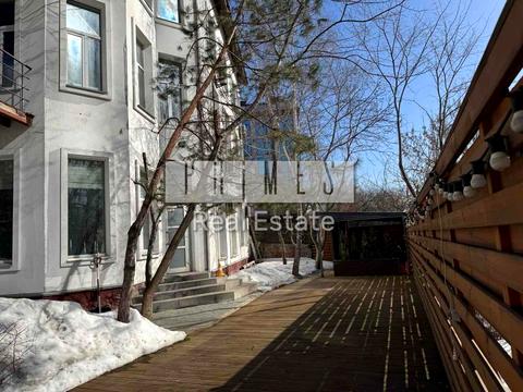 комерційна за адресою Редутна вул., 10