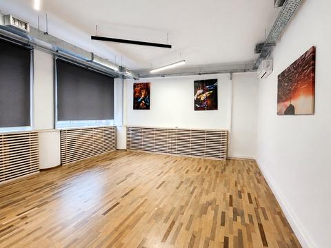комерційна за адресою Отакара Яроша вул., 18а