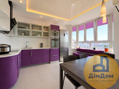 квартира за адресою Анни Ахматової вул., 32/18