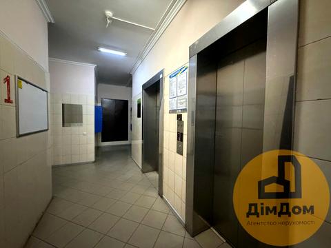квартира за адресою Анни Ахматової вул., 32/18
