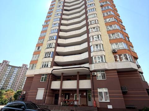 квартира за адресою Анни Ахматової вул., 32/18