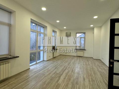 комерційна за адресою Редутна вул., 58