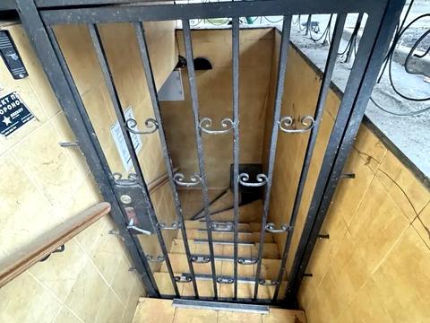 комерційна за адресою Костянтинівська вул., 54