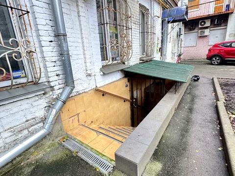 комерційна за адресою Костянтинівська вул., 54