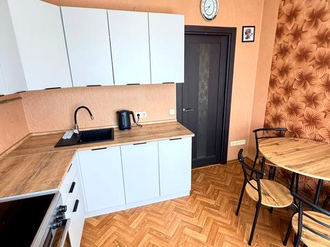 квартира за адресою Анни Ахматової вул., 14-Б