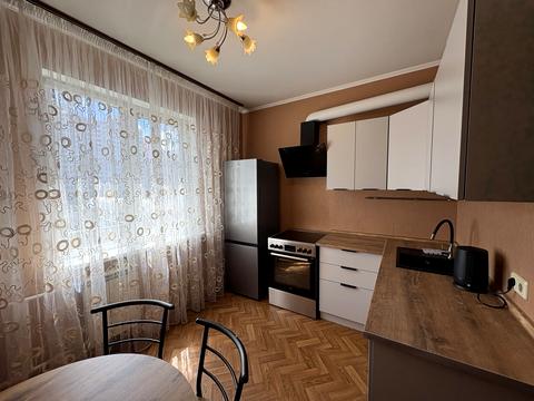 квартира за адресою Анни Ахматової вул., 14-Б