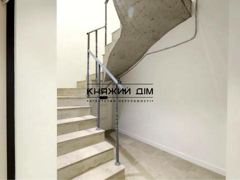 комерційна за адресою Михайла Максимовича вул. (Онуфрія Трутенка), 26-Б