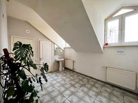 комерційна за адресою Верховинна вул., 3