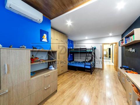 квартира за адресою Анни Ахматової вул., 30